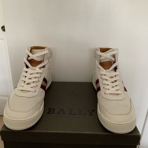 Off white Bally Sneaker with burgundy stripes